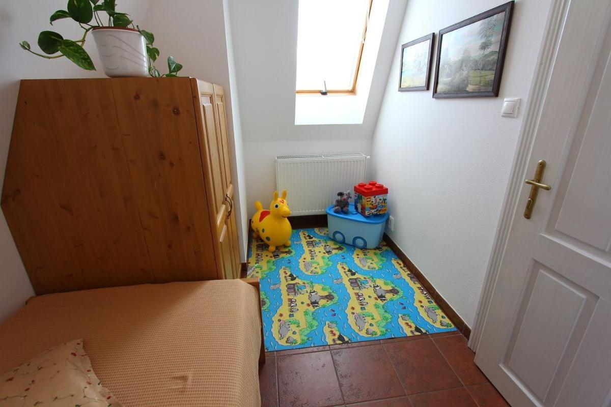 Penzion Jelen Vranov nad Dyjí Esterno foto