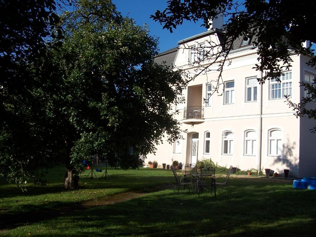 Penzion Jelen Vranov nad Dyjí Esterno foto
