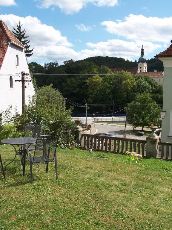Penzion Jelen Vranov nad Dyjí Esterno foto