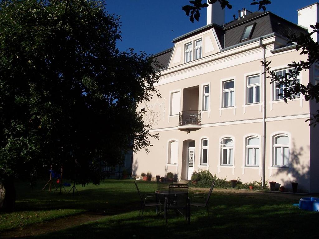 Penzion Jelen Vranov nad Dyjí Esterno foto