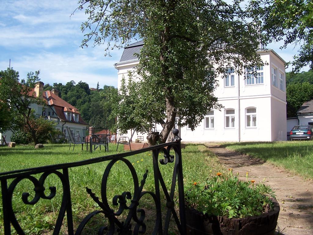 Penzion Jelen Vranov nad Dyjí Esterno foto