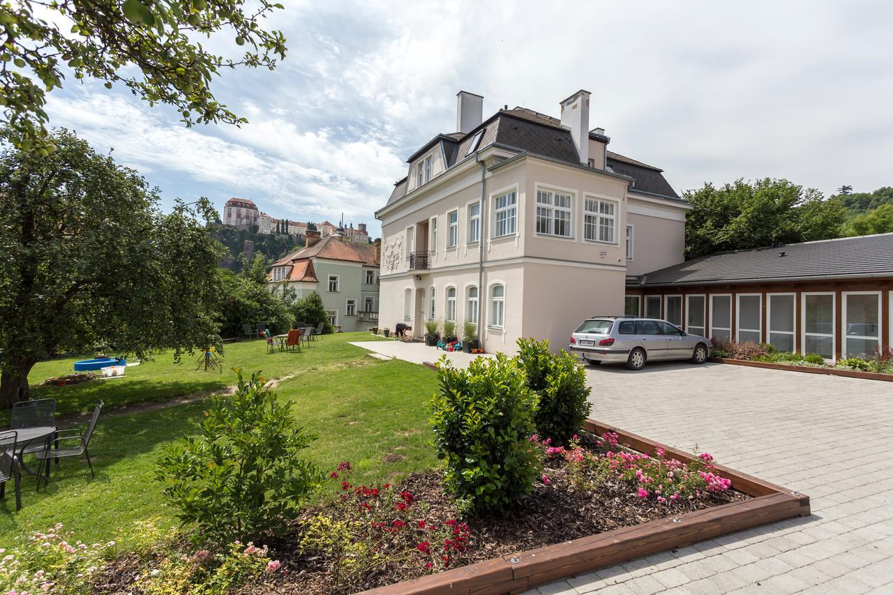 Penzion Jelen Vranov nad Dyjí Esterno foto